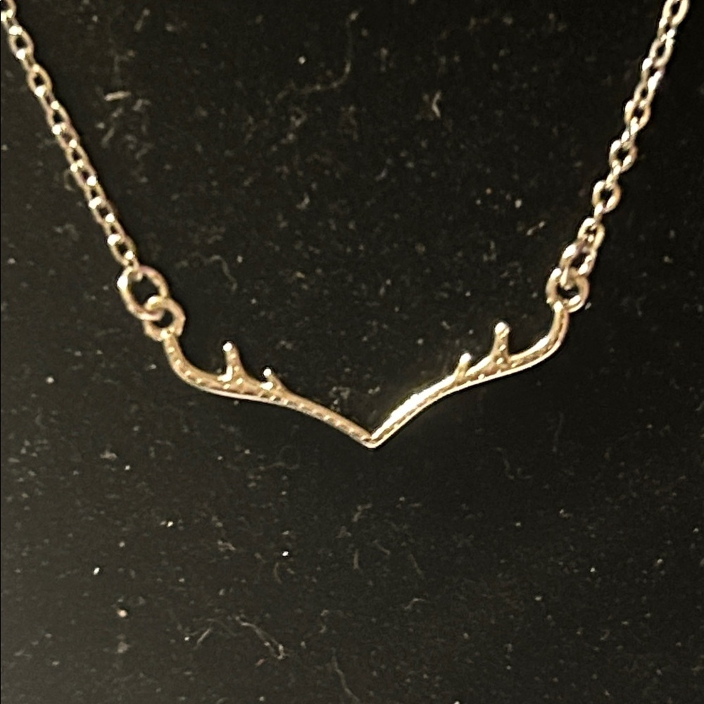 Antler 🦌 V Necklace